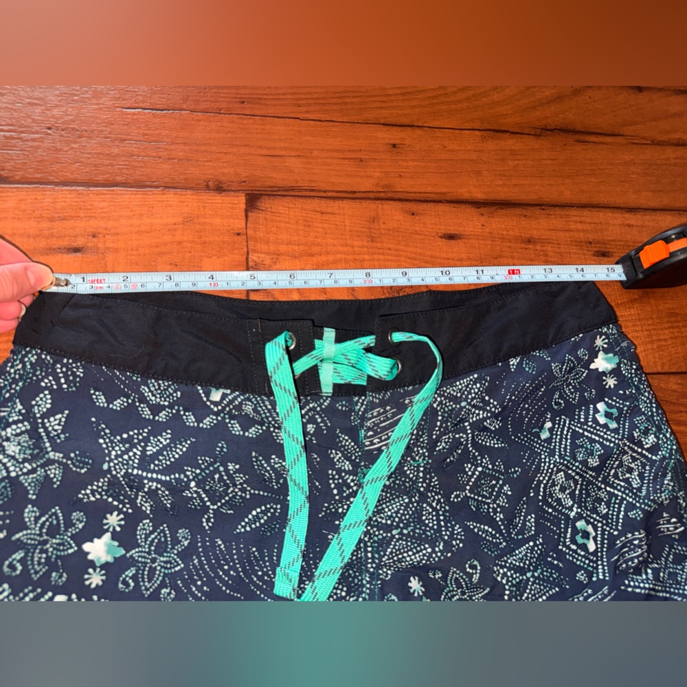 NWOT Patagonia Womens Size 2 Nylon Wavefarer Board Shorts 5" Surf UPF Swim - Picture 5 of 13